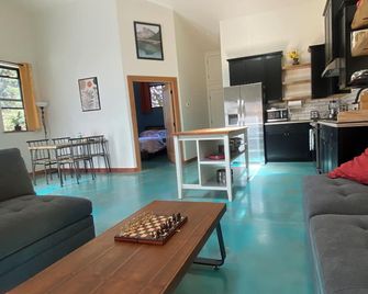 New, Modern, Country-feel, close to Arcata - Arcata - Wohnzimmer