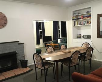 Large home, ideal for large groups - Blenheim - Essbereich