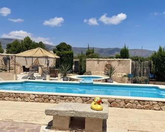 Pinoso Ubeda House with 6 Bedrooms - Pinoso - Piscina