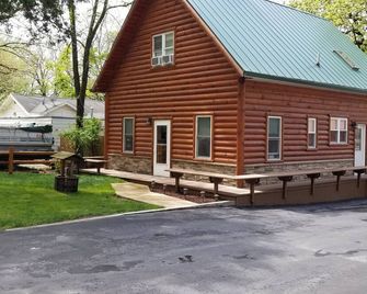 Ready Set Relax!!! Ready Set River!!! - Ottawa - Gebäude