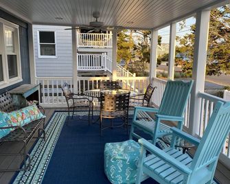 Walk to beach , bay , shopping & restaurants , Sunset Views at end of our st 1 - Barnegat Light - Balcony