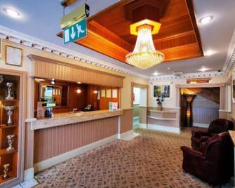 Castle Hotel - מרטיר טידפיל - דלפק קבלה