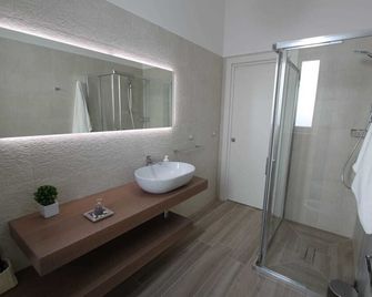 Ledwars - Taviano - Bathroom