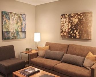 Peak 8 Grand CO Suite: Unwind in luxury, marvel at scenic views, trails nearby! - Breckenridge - Sala de estar