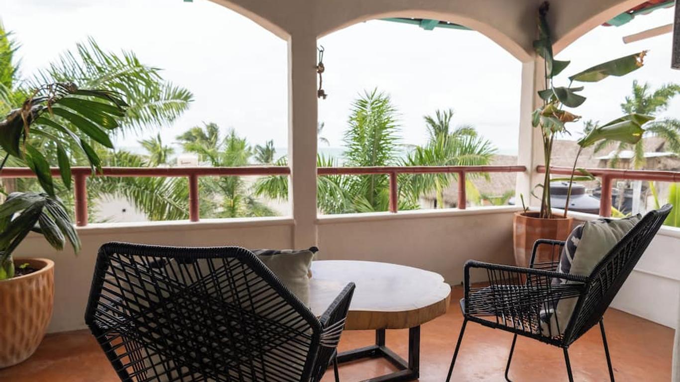 Sayulita Central Hotel