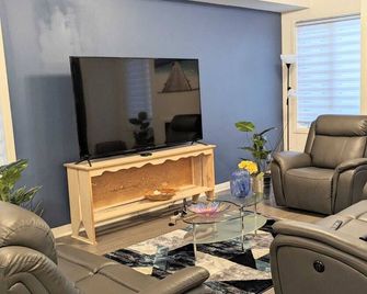 Paradise Villa Bowmanville - Bowmanville - Wohnzimmer