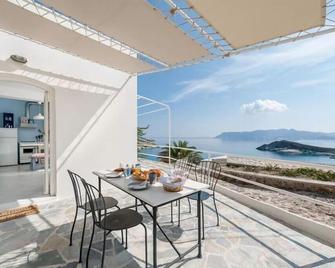 Kimolia Gi - Kimolos - Balcón