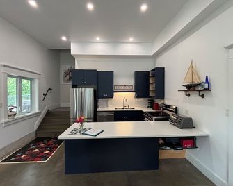 Welcome to the Lake House - Wiarton - Kitchen