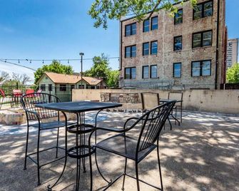 The Yorkshire Flat - Tranquil Comfort - Tulsa - Pati