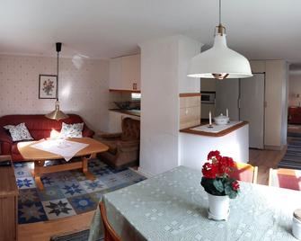 Cottage on farm 3 miles northeast of Karlskrona - Holmsjö - Comedor