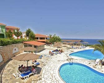 Porto Skala Hotel Village - Skala - Bazén