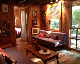 Spacious Berkshire Summer Rental, Private Dock on Lake 3 BR/2b - Pittsfield - Sala de estar