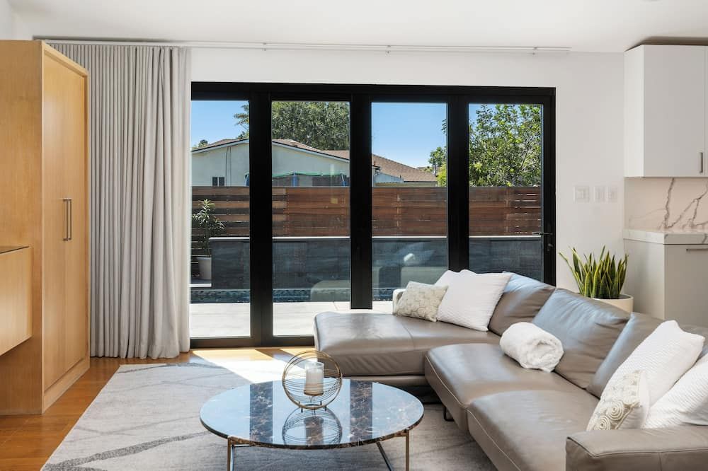 Lux Villa: Heated Pool, Sauna, & Gym - סן דייגו - סלון