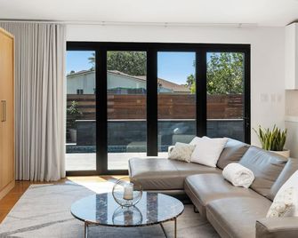 Lux Villa: Heated Pool, Sauna, & Gym - סן דייגו - סלון