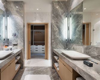 Wyndham Grand Istanbul Levent Hotel & Conference Center - Istanbul - Bathroom