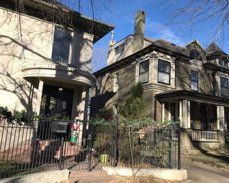 Off the Park Walk to Everything Whole Foods, Restaurants Coffee & Bus - Denver - Edificio