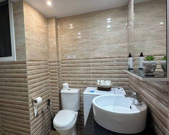 Bright and Peaceful Apartment near Varkiza beach - Vári - Bathroom