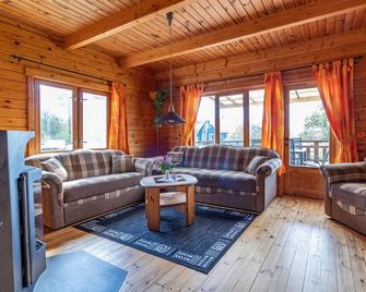 Cozy log cabin near the Baltic Sea, ideal for fishing and relaxing - Västervik - Vardagsrum