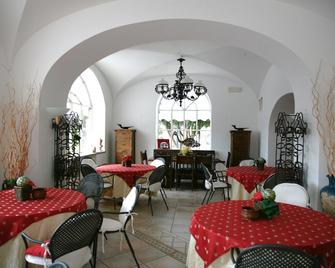 Tenuta Villa Tara - Serrara Fontana - Restaurante