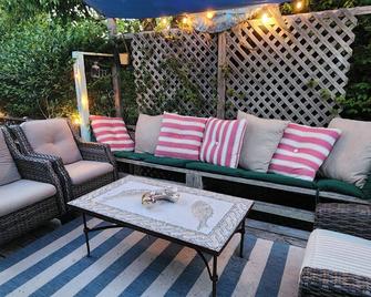 Fair Harbor, Fire Island, NY Magical Place- 700 feet to ocean or bay. Wonderful! - Bay Shore - Patio