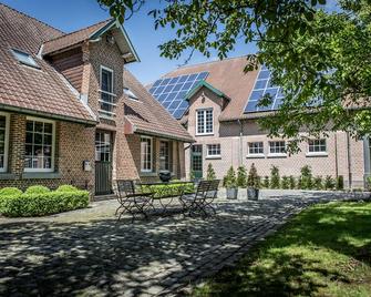 Hotel B - Boskapelhoeve - Buggenhout - Patio