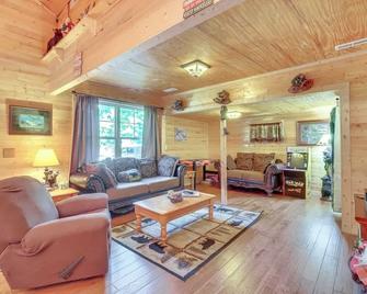 Just Fur Relaxin Sevierville Cabin with Hot Tub! - Sevierville