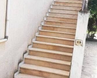 Charming furnished and air-conditioned Villa S+2 with private parking in Tabarka - city - Tabarka - Stairs