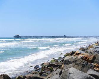 Beachfront Cottage Lower Unt On The Strand In Oceanside, Two-Bed And One-Bath - Oceanside - Beach