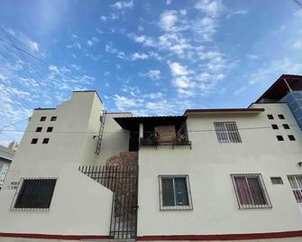 Depa Hummingbird Hermitage, King Size - La Crucecita - Building