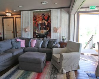 Elves Village Hotel - Köngäs - Living room
