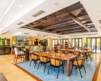 Nicely decorated 3rd-floor beauty with pool-view balcony in Coco - Coco - Restaurante