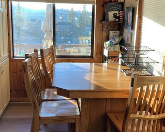 Lakefront Paradise Cabin with Private Dock and Amazing Views - Bass Lake - Dining room