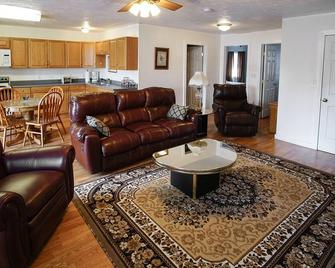 Lakeview Motel and Apartments - Massena - Living room