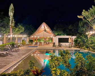 La Masia Hotel Boutique - El Higuerón - Piscina