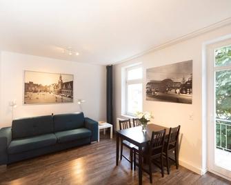 LE Home: Quiet 2-room flat w/ balcony+parking. Top location! - Leipzig - Restaurant