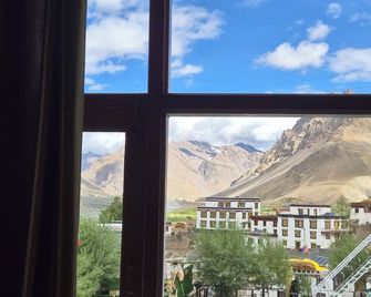 The White Mountain Stays, Key - Kaza Khas - Balcony