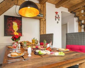 Grosses Ferienhaus Mit Sauna, Grill, Garten, Kaminofen - Zum Kuckuck - Schonach im Schwarzwald - Essbereich