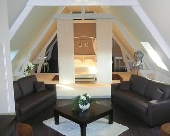 Hotel Le Saint Aubin - Brûlon - Living room