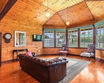 The Stables - Port Fairy - Salon