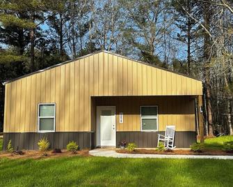 Charming 2-BR house in country setting; close to Meridian. Pet friendly/AC/WiFi - Meridian - Building