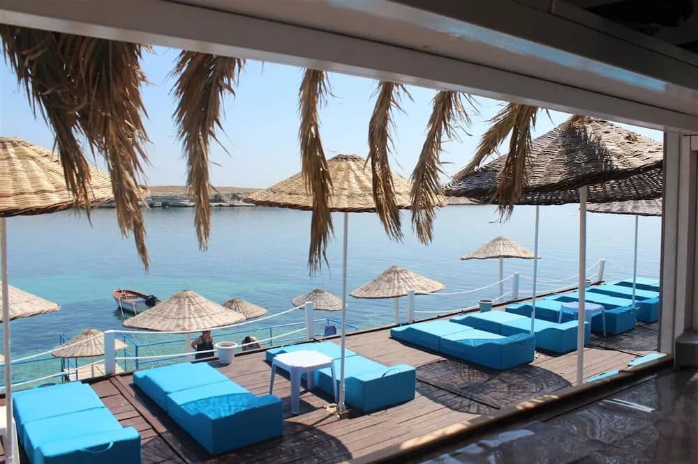 Arya hotel karaburun - Karaburun - Building