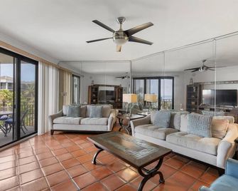 Key Wes't Best- Upgraded condo 5 mins to Smathers Beach Fantastic value - Key West - Wohnzimmer