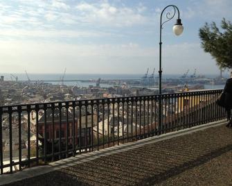 Apartment in Castelletto near the historic center - Genova - Parveke