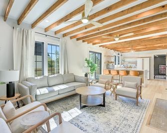 4 bedroom home downtown Nashville. Hot tub, large patio, fire pit, and game room - Nashville - Σαλόνι