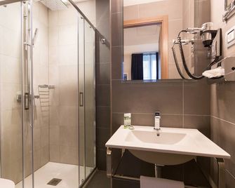 Hôtel Nice Azur Riviera - Niza - Baño