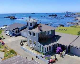 Lighthouse Point - Crescent City - Edificio