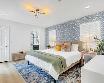 LUX Millions pool resort chill vibe to Universal - Universal City - Bedroom