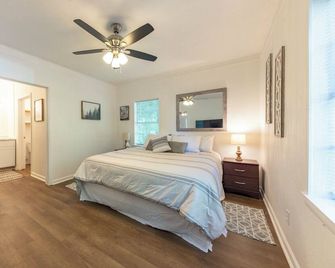Quiet 1-bedroom corporate apartment in central Benton with AC, WiFi - Benton
