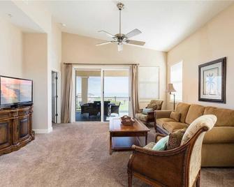 365 Cinnamon Beach 3 Bedroom Sleeps 8 Pet Friendly Ocean View 2 Pools - Палм-Кост - Вітальня