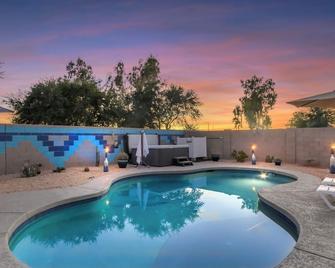 East Valley Peaceful Oasis W/Private Pool That Is Heated At No Extra Cost - Флоренція - Басейн